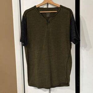 American eagle sports flex Olive and Black Short Sleeve Henley